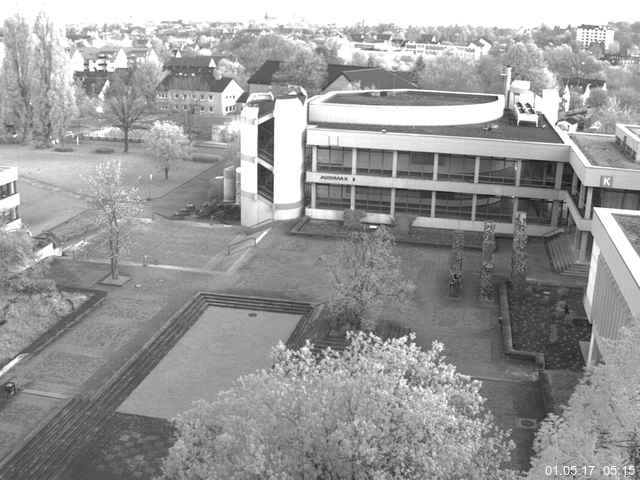 Foto der Webcam: Verwaltungsgebäude, Innenhof mit Audimax, Hörsaal-Gebäude 1