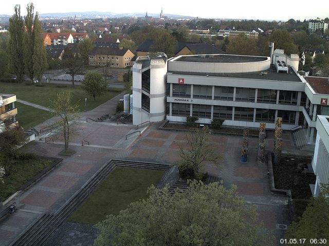 Foto der Webcam: Verwaltungsgebäude, Innenhof mit Audimax, Hörsaal-Gebäude 1