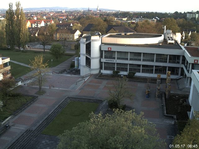 Foto der Webcam: Verwaltungsgebäude, Innenhof mit Audimax, Hörsaal-Gebäude 1