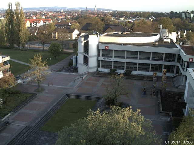 Foto der Webcam: Verwaltungsgebäude, Innenhof mit Audimax, Hörsaal-Gebäude 1