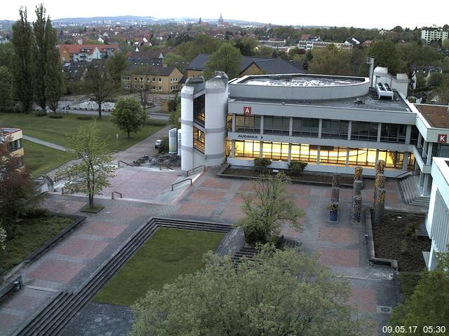 Foto der Webcam: Verwaltungsgebäude, Innenhof mit Audimax, Hörsaal-Gebäude 1