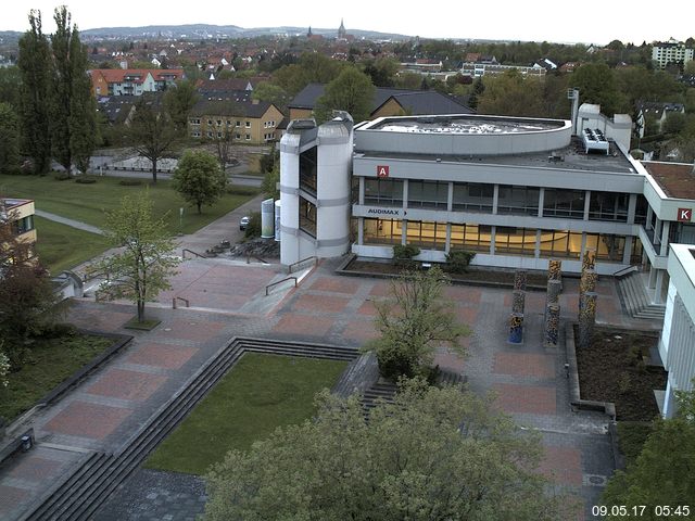 Foto der Webcam: Verwaltungsgebäude, Innenhof mit Audimax, Hörsaal-Gebäude 1