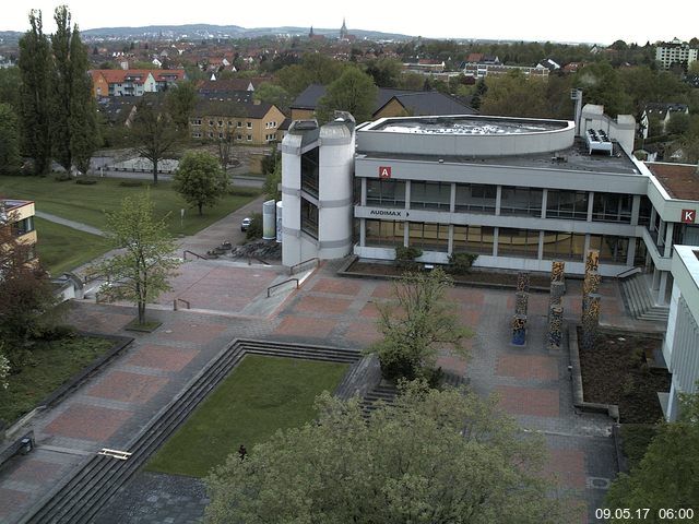 Foto der Webcam: Verwaltungsgebäude, Innenhof mit Audimax, Hörsaal-Gebäude 1