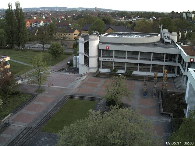 Foto der Webcam: Verwaltungsgebäude, Innenhof mit Audimax, Hörsaal-Gebäude 1