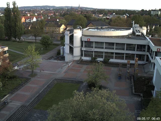 Foto der Webcam: Verwaltungsgebäude, Innenhof mit Audimax, Hörsaal-Gebäude 1