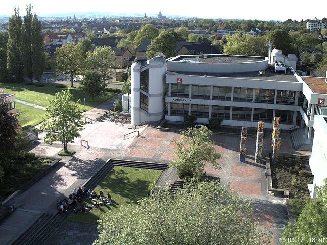 Foto der Webcam: Verwaltungsgebäude, Innenhof mit Audimax, Hörsaal-Gebäude 1