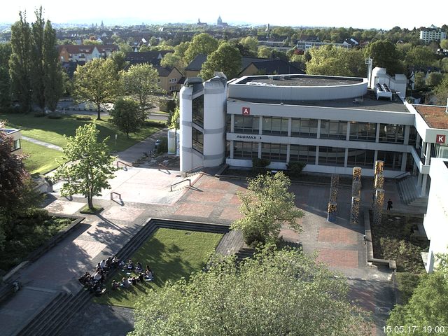 Foto der Webcam: Verwaltungsgebäude, Innenhof mit Audimax, Hörsaal-Gebäude 1