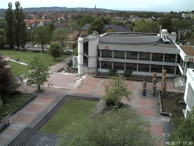 Foto der Webcam: Verwaltungsgebäude, Innenhof mit Audimax, Hörsaal-Gebäude 1