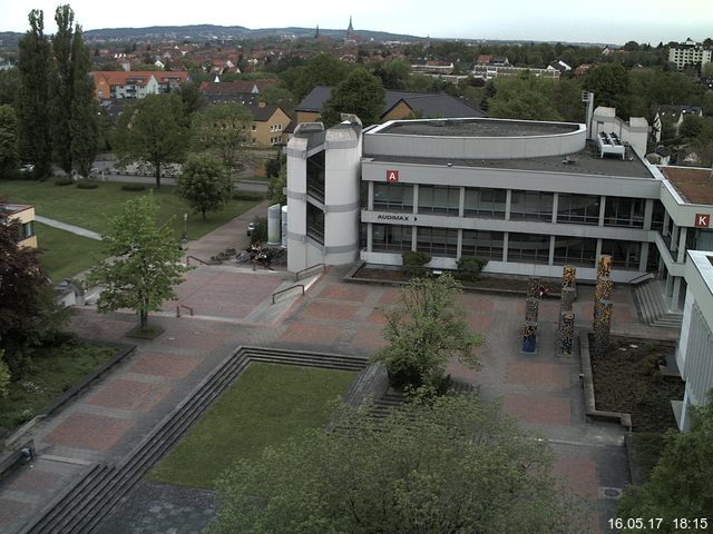 Foto der Webcam: Verwaltungsgebäude, Innenhof mit Audimax, Hörsaal-Gebäude 1