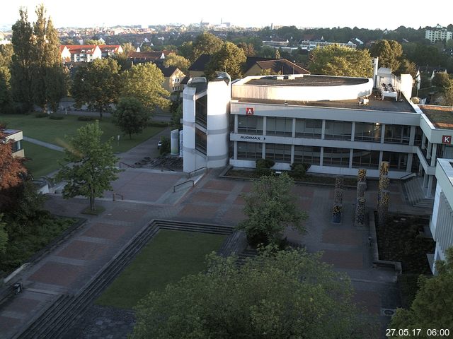 Foto der Webcam: Verwaltungsgebäude, Innenhof mit Audimax, Hörsaal-Gebäude 1