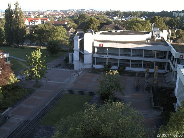 Foto der Webcam: Verwaltungsgebäude, Innenhof mit Audimax, Hörsaal-Gebäude 1