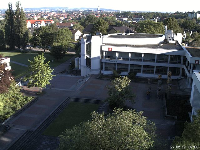 Foto der Webcam: Verwaltungsgebäude, Innenhof mit Audimax, Hörsaal-Gebäude 1