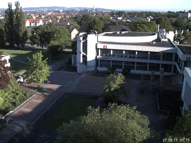 Foto der Webcam: Verwaltungsgebäude, Innenhof mit Audimax, Hörsaal-Gebäude 1