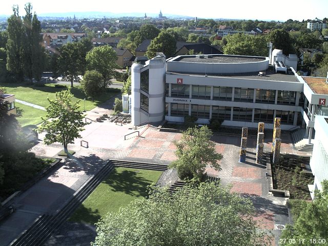 Foto der Webcam: Verwaltungsgebäude, Innenhof mit Audimax, Hörsaal-Gebäude 1