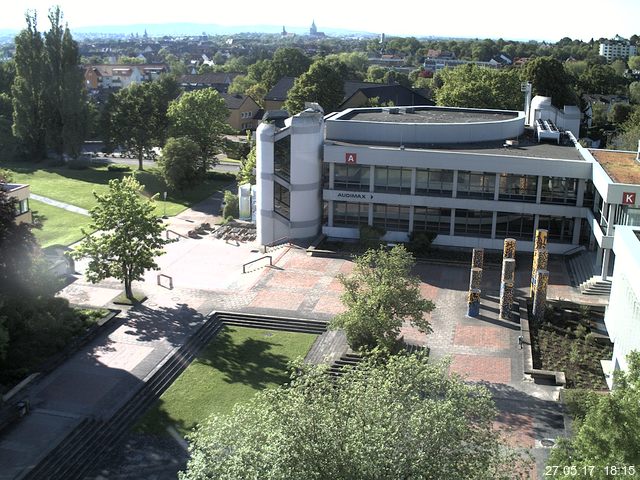 Foto der Webcam: Verwaltungsgebäude, Innenhof mit Audimax, Hörsaal-Gebäude 1