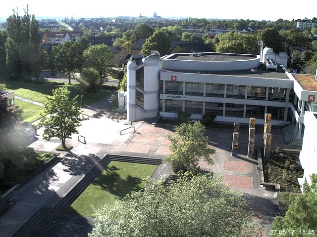 Foto der Webcam: Verwaltungsgebäude, Innenhof mit Audimax, Hörsaal-Gebäude 1