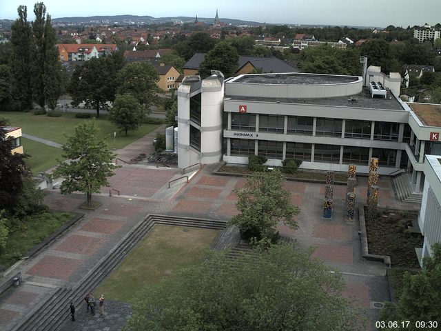 Foto der Webcam: Verwaltungsgebäude, Innenhof mit Audimax, Hörsaal-Gebäude 1