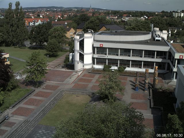 Foto der Webcam: Verwaltungsgebäude, Innenhof mit Audimax, Hörsaal-Gebäude 1