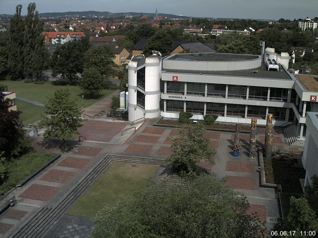 Foto der Webcam: Verwaltungsgebäude, Innenhof mit Audimax, Hörsaal-Gebäude 1