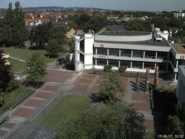 Foto der Webcam: Verwaltungsgebäude, Innenhof mit Audimax, Hörsaal-Gebäude 1