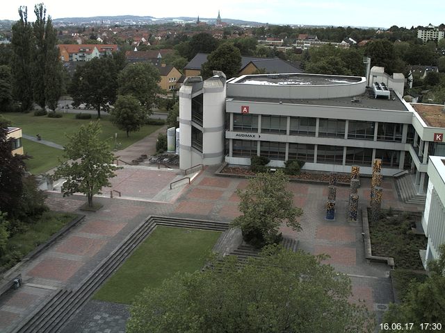 Foto der Webcam: Verwaltungsgebäude, Innenhof mit Audimax, Hörsaal-Gebäude 1