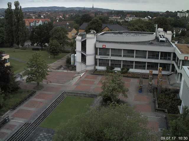 Foto der Webcam: Verwaltungsgebäude, Innenhof mit Audimax, Hörsaal-Gebäude 1