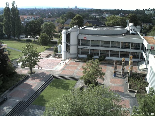 Foto der Webcam: Verwaltungsgebäude, Innenhof mit Audimax, Hörsaal-Gebäude 1