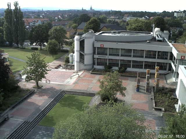 Foto der Webcam: Verwaltungsgebäude, Innenhof mit Audimax, Hörsaal-Gebäude 1