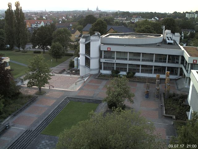 Foto der Webcam: Verwaltungsgebäude, Innenhof mit Audimax, Hörsaal-Gebäude 1