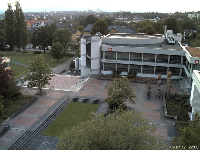 Foto der Webcam: Verwaltungsgebäude, Innenhof mit Audimax, Hörsaal-Gebäude 1