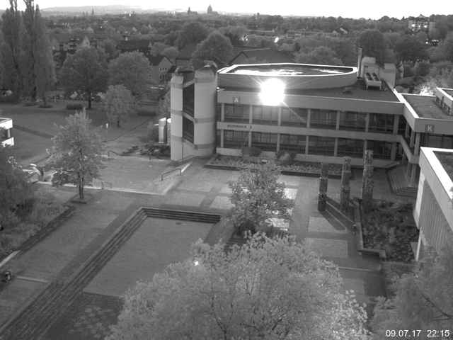 Foto der Webcam: Verwaltungsgebäude, Innenhof mit Audimax, Hörsaal-Gebäude 1