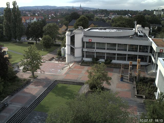 Foto der Webcam: Verwaltungsgebäude, Innenhof mit Audimax, Hörsaal-Gebäude 1