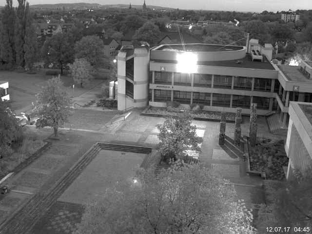 Foto der Webcam: Verwaltungsgebäude, Innenhof mit Audimax, Hörsaal-Gebäude 1