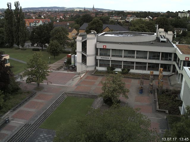 Foto der Webcam: Verwaltungsgebäude, Innenhof mit Audimax, Hörsaal-Gebäude 1