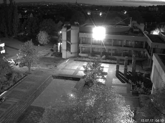 Foto der Webcam: Verwaltungsgebäude, Innenhof mit Audimax, Hörsaal-Gebäude 1