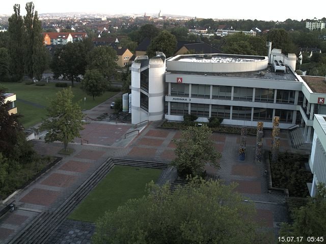 Foto der Webcam: Verwaltungsgebäude, Innenhof mit Audimax, Hörsaal-Gebäude 1