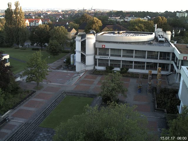 Foto der Webcam: Verwaltungsgebäude, Innenhof mit Audimax, Hörsaal-Gebäude 1