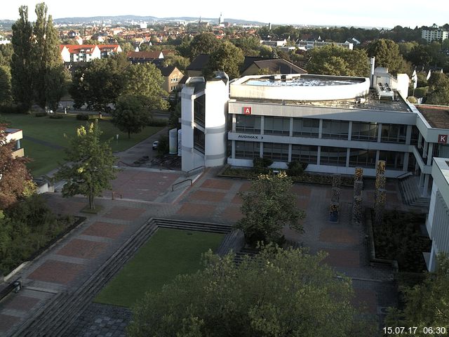 Foto der Webcam: Verwaltungsgebäude, Innenhof mit Audimax, Hörsaal-Gebäude 1