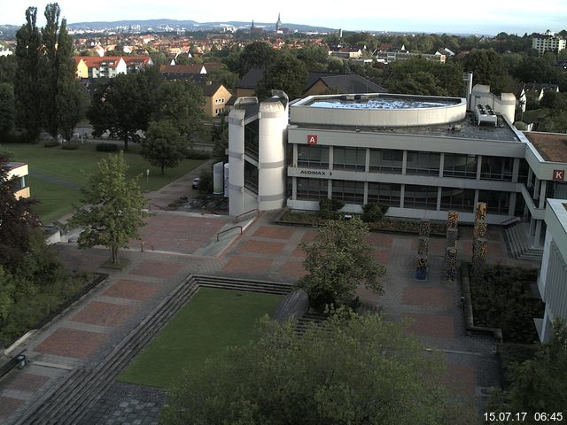 Foto der Webcam: Verwaltungsgebäude, Innenhof mit Audimax, Hörsaal-Gebäude 1