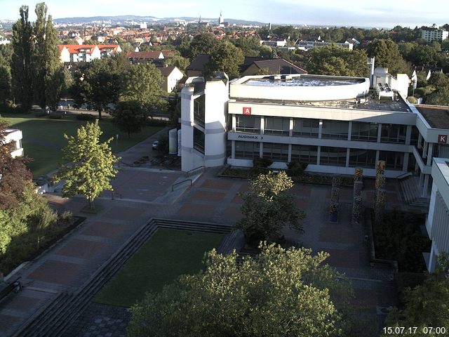 Foto der Webcam: Verwaltungsgebäude, Innenhof mit Audimax, Hörsaal-Gebäude 1