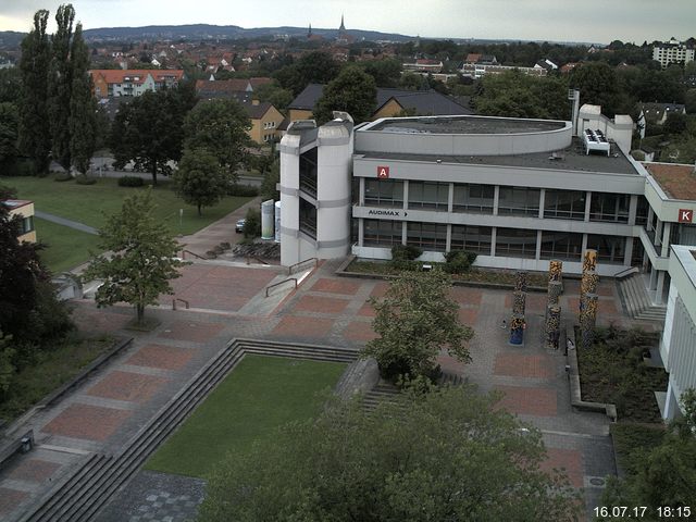 Foto der Webcam: Verwaltungsgebäude, Innenhof mit Audimax, Hörsaal-Gebäude 1