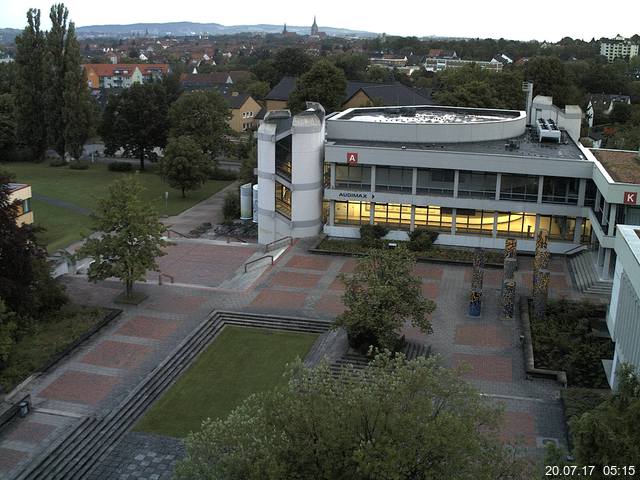 Foto der Webcam: Verwaltungsgebäude, Innenhof mit Audimax, Hörsaal-Gebäude 1