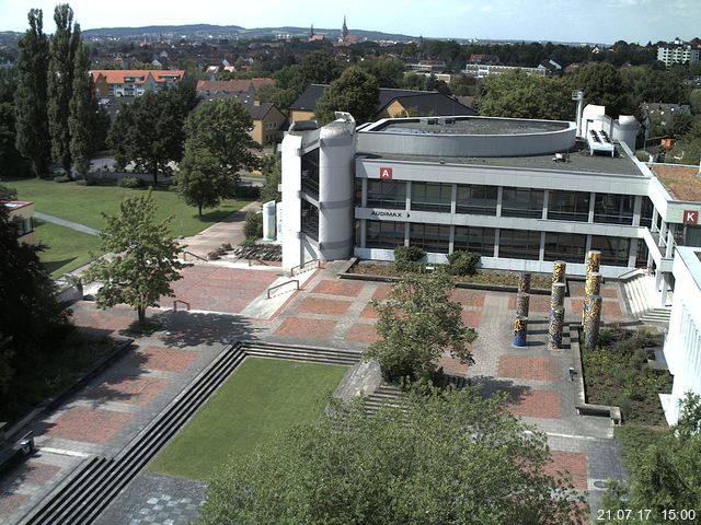 Foto der Webcam: Verwaltungsgebäude, Innenhof mit Audimax, Hörsaal-Gebäude 1