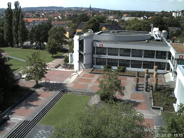 Foto der Webcam: Verwaltungsgebäude, Innenhof mit Audimax, Hörsaal-Gebäude 1