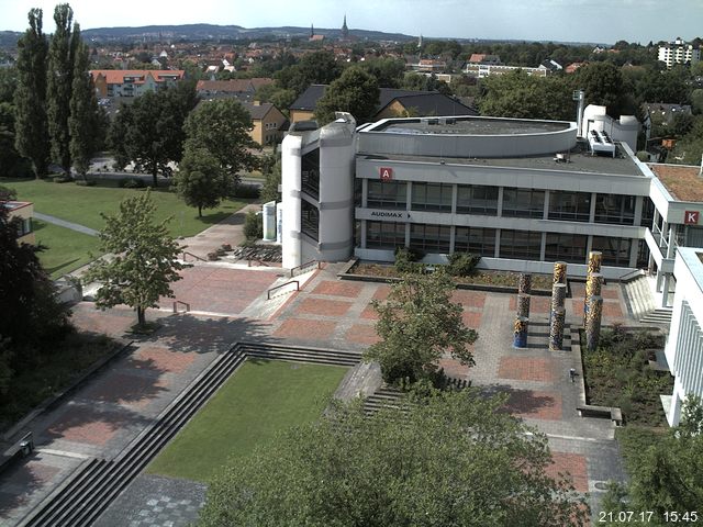 Foto der Webcam: Verwaltungsgebäude, Innenhof mit Audimax, Hörsaal-Gebäude 1