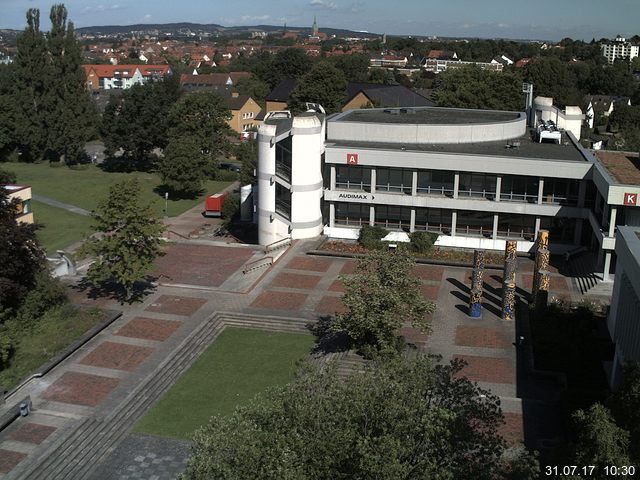 Foto der Webcam: Verwaltungsgebäude, Innenhof mit Audimax, Hörsaal-Gebäude 1