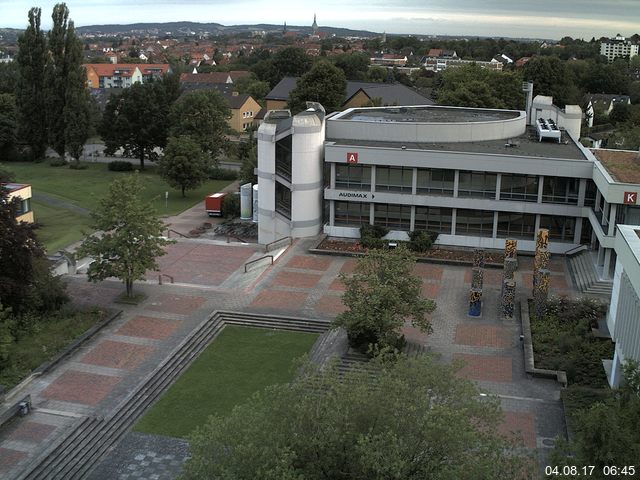 Foto der Webcam: Verwaltungsgebäude, Innenhof mit Audimax, Hörsaal-Gebäude 1