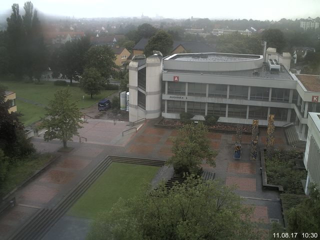 Foto der Webcam: Verwaltungsgebäude, Innenhof mit Audimax, Hörsaal-Gebäude 1