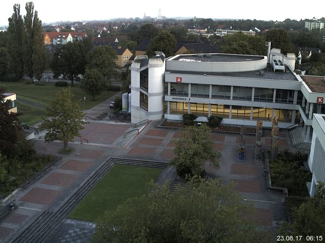 Foto der Webcam: Verwaltungsgebäude, Innenhof mit Audimax, Hörsaal-Gebäude 1