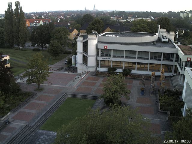 Foto der Webcam: Verwaltungsgebäude, Innenhof mit Audimax, Hörsaal-Gebäude 1